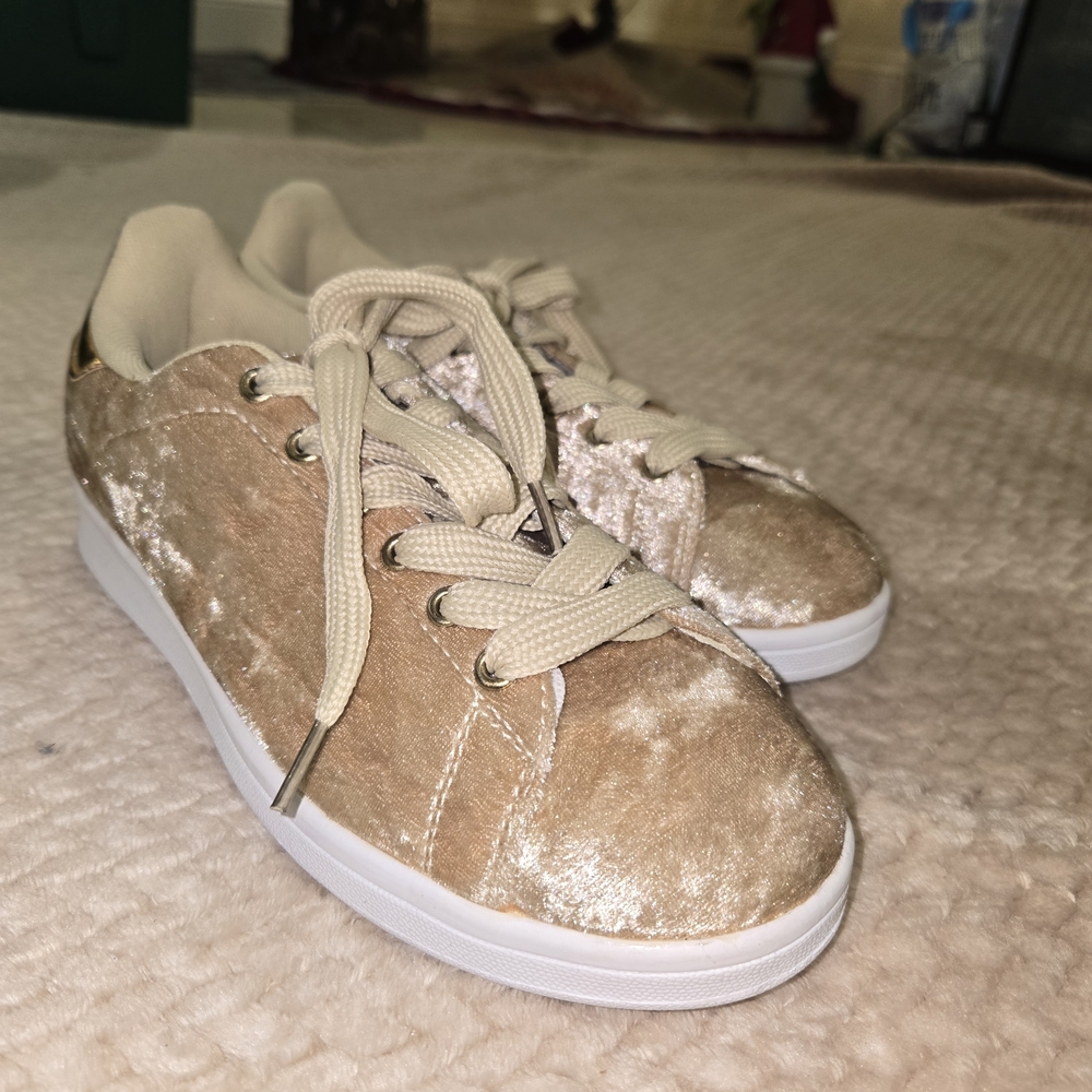 Air Balance Women's Velvet Sneakers in Cream and Gold Size 7.5